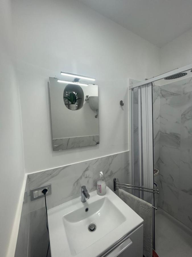 Casa Vacanze Qs 10 Apartment เนเปิลส์ ภายนอก รูปภาพ