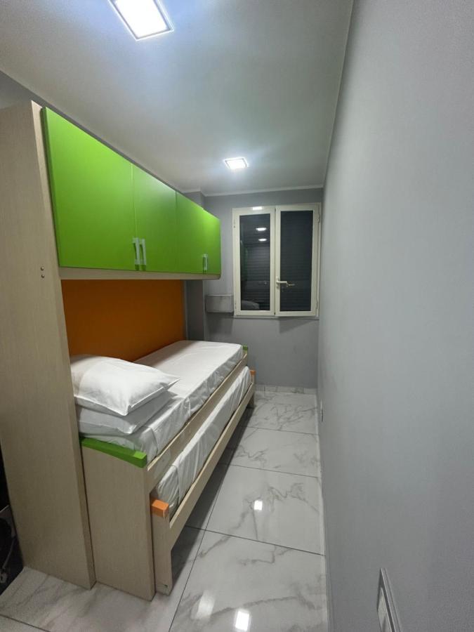 Casa Vacanze Qs 10 Apartment เนเปิลส์ ภายนอก รูปภาพ